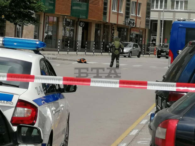 Съмнителен сак бе взривен в центъра на Сливен Съмнителен сак бе взривен в центъра на Сливен
