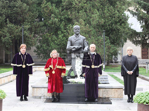 Стопанска академия в Свищов почете паметта на дарителя Димитър Ценов