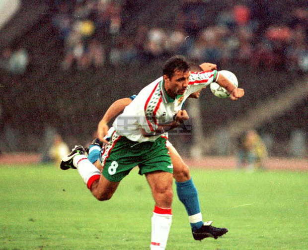 На благотворителен търг с тениски на Стоичков, Бербатов и Алваро Мората в Благоевград са събрани над петнайсет хиляди лева