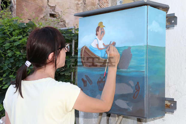 Във Видин млади художници рисуват върху електрически табла в рамките на фестивала "Дунавски вълни"