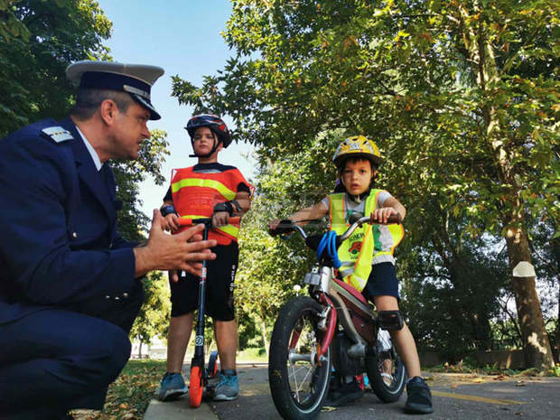 Полицията в Пловдив проведе открит урок с деца под мотото "Безопасно лято на колела"