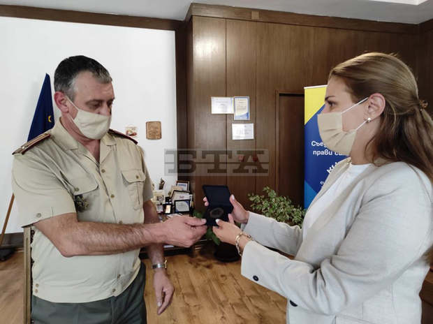 По повод 140-годишнината си Военно окръжие в Ловеч получи плакет от областния управител