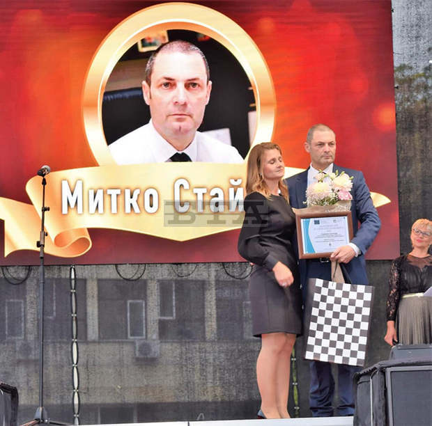 Областният управител на Търговище взе наградата "Най-активен областен координатор" от Националните дни на учене през целия живот