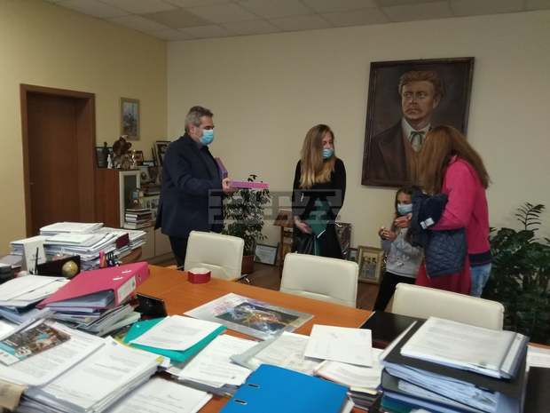 Осигурени са електронни устройства и интернет на възпитаниците на Центъра за настаняване от семеен тип в село Дрен