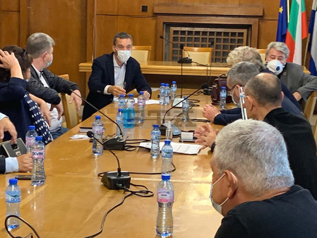 В Бургас ще бъдат разкрити два буферни центъра за пациенти със съмнения за COVID-19