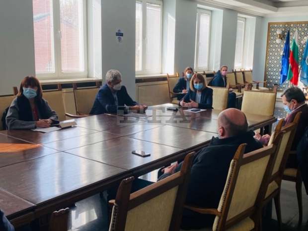 Кметът Фандъкова е провела среща с президентите на КНСБ и КТ "Подкрепа"