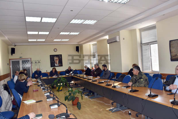 Банките в Ловеч ще осигуряват "зелен коридор" за пенсионерите от селата Банките в Ловеч ще осигуряват "зелен коридор" за пенсионерите от селата