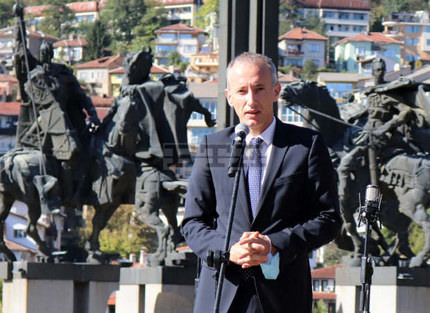 Във Велико Търново 124 млади учители, които през тази година за първи път са прекрачили училищния праг получиха грамоти