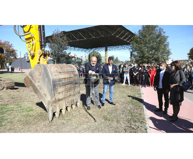 Министър Красен Кралев присъства на началото на строителството на нова спортна база в Пазарджик