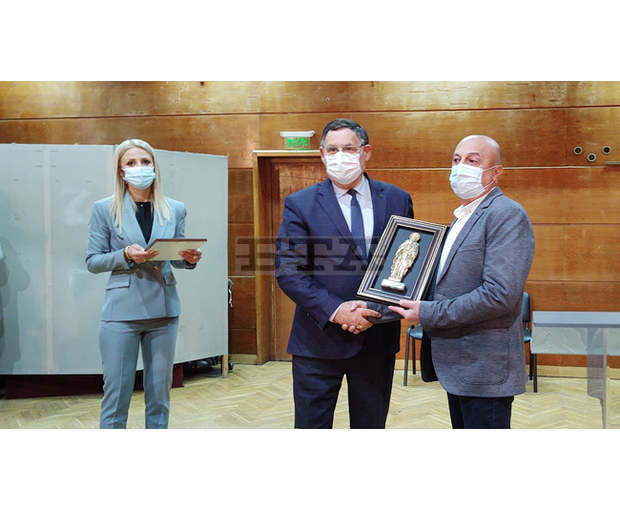 МБАЛ-Шумен получи отличието "Заслужил медицински колектив на община Шумен"