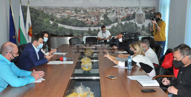 Първа копка на зарядна станция за електробуси на обществения транспорт бе направена в Хасково