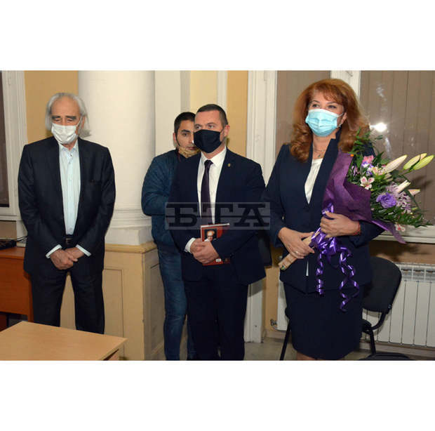 Вицепрезидентът Илияна Йотова: Акад. Антон Дончев е на цяла България и на целия свят