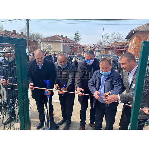 Кандидатите за депутати от ДПС откриха обновената здравна служба и новоизградена детска площадка в кубратското село Мъдрево