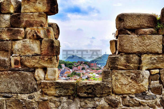 "Висяща" фотоизложба в кв. "Капана" показва улиците на Пловдив и техните скрити съкровища