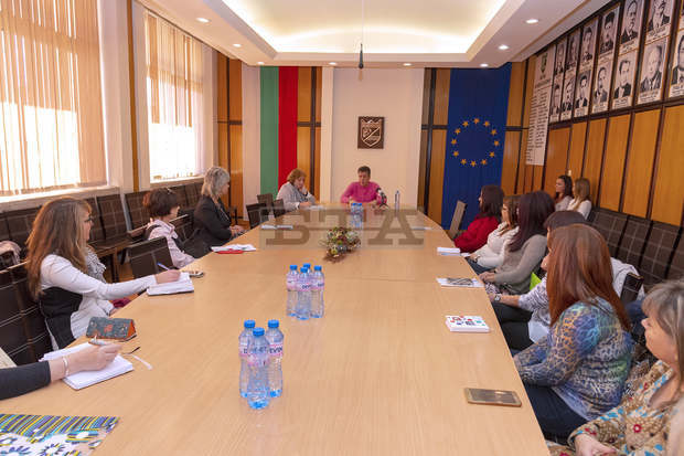 Община Пазарджик започва програмата "Цветни стъпки"