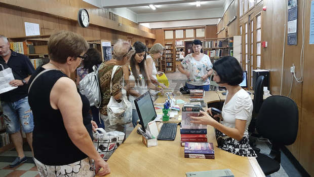 Днес 2000 софиянци са взели за четене 4000 книги от Столичната библиотека Днес 2000 софиянци са взели за четене 4000 книги от Столичната библиотека