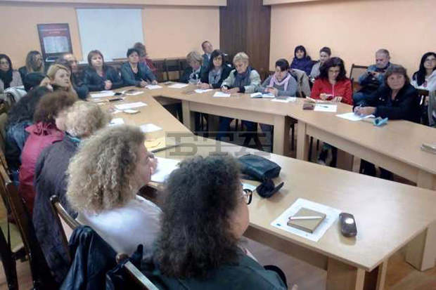 Библиотеката в Търговище е отличена за принос в развитието и популяризирането на българската култура и изкуство Библиотеката в Търговище е отличена за принос в развитието и популяризирането на българската култура и изкуство