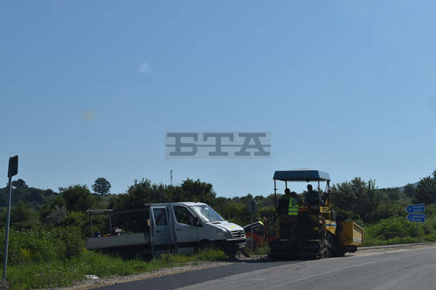 Лоши метеорологични условия и извънредното положение са забавили възстановяването на пътя по трасето на новия водопровод за Перник Лоши метеорологични условия и извънредното положение са забавили възстановяването на пътя по трасето на новия водопровод за Перник