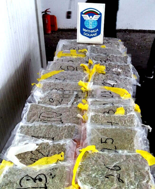 Мъж е обвинен и задържан на "Капитан Андреево" за опит за контрабанда на марихуана за Турция