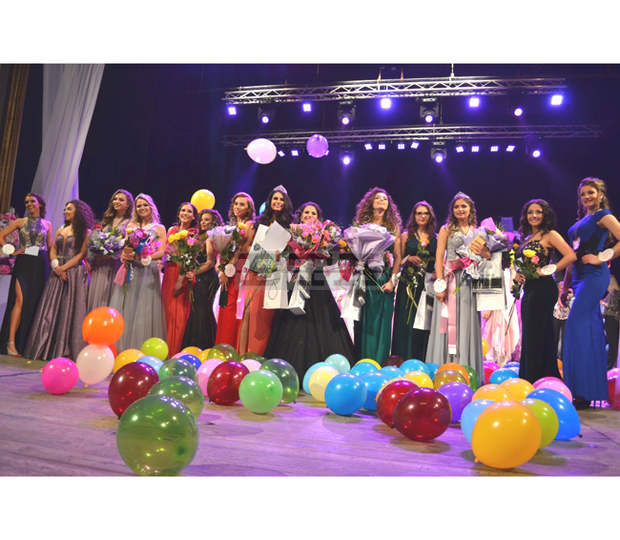 Математичка е Царица Роза 2019 на Казанлък. Математичка е Царица Роза 2019 на Казанлък.