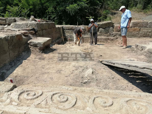 Повече от 40 антични монети са открили археолози в комплекса "Акве Калиде" в Бургас