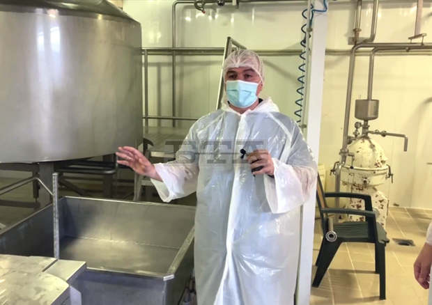 Пламен Абровски от ИТН показа как се прави фалшив кашкавал в България