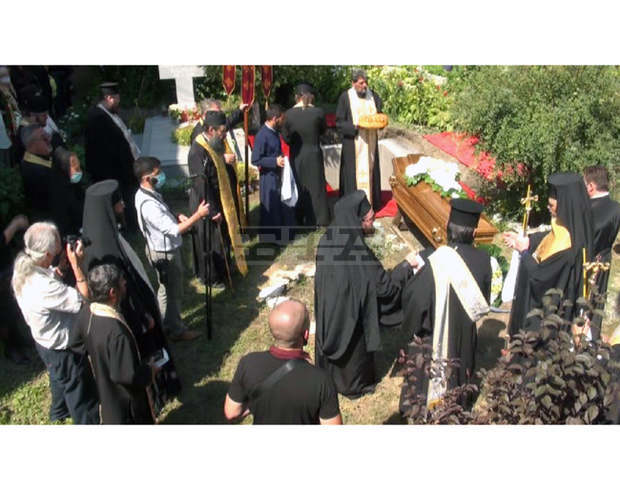 Доростолският митрополит Амвросий беше погребан в двора на катедрален храм "Св.св. Първоапостоли Петър и Павел" в Силистра