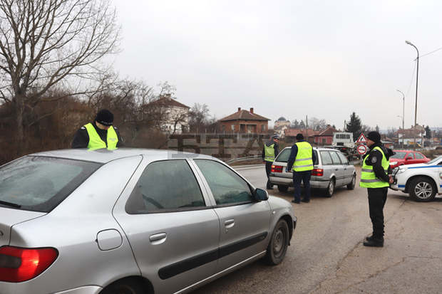 Петима жители на видинското село Арчар са задържани при операция за противодействие на битовата престъпност Петима жители на видинското село Арчар са задържани при операция за противодействие на битовата престъпност