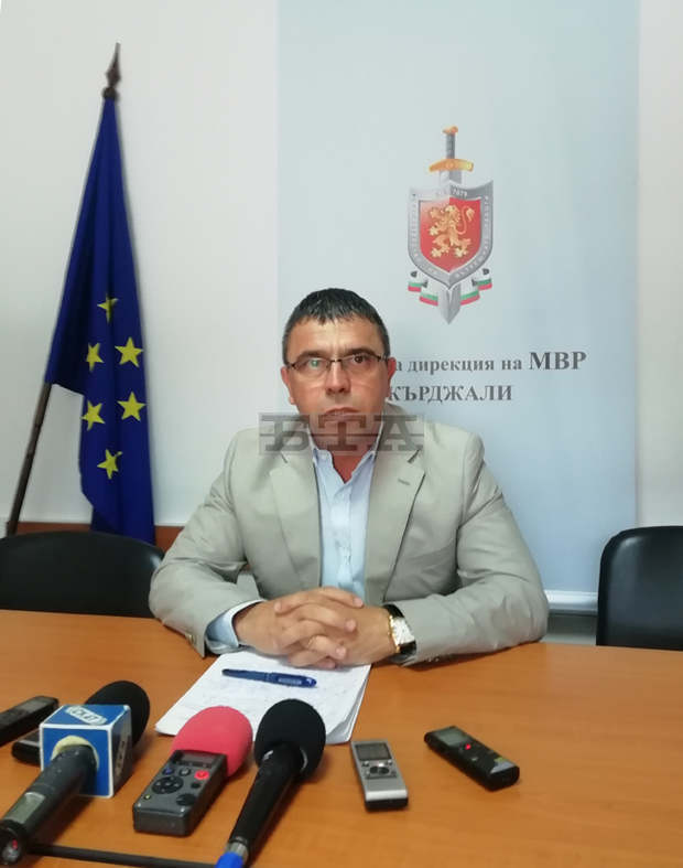 Полиция и прокуратура разследват вандалски действия срещу общинско имущество в няколко села в Черноочене Полиция и прокуратура разследват вандалски действия срещу общинско имущество в няколко села в Черноочене