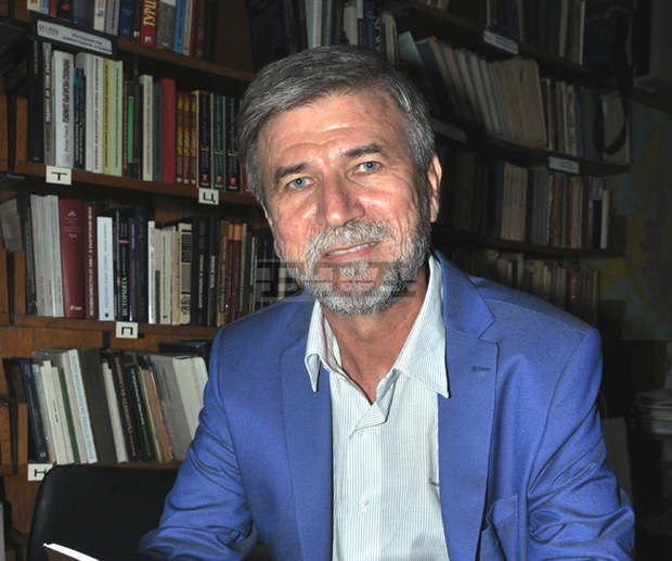 Атанас Капралов ще представи в Ловеч поетичната си книга "Приближаване до взрива"
