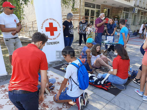 Български червен кръст - Плевен организира през лятото презентации и ателиета по актуални теми за сезона