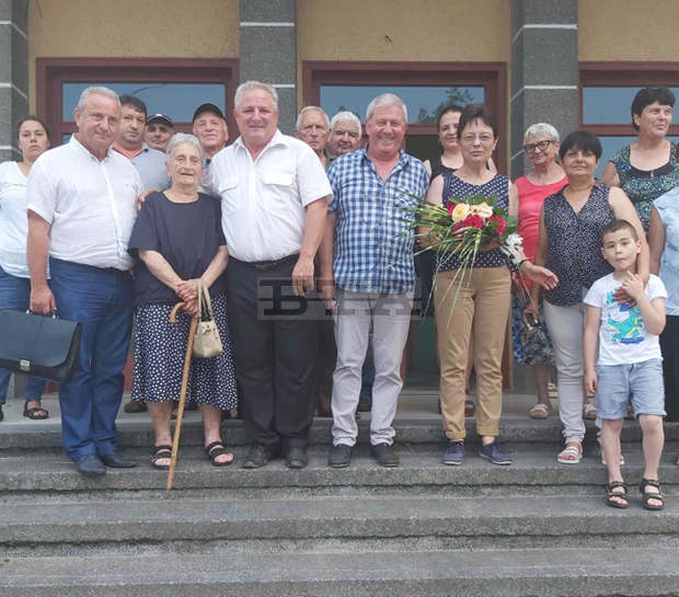 Подкрепа за младите семейства и преизчисляване на пенсиите поискаха от кандидатите за депутати на КП "БСП за България" в Ловешко