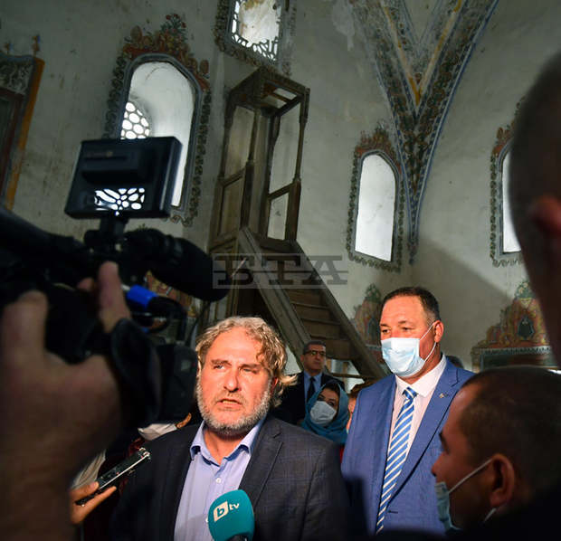 Министър Боил Банов: Една държава трябва да се грижи за своите паметници и храмове