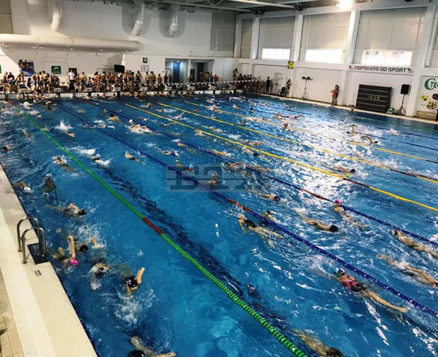 Близо 500 деца от цяла България ще мерят сили в Държавното лично отборно първенство по плуване в Благоевград Близо 500 деца от цяла България ще мерят сили в Държавното лично отборно първенство по плуване в Благоевград