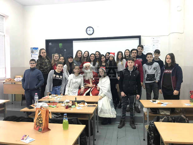 Ученици от Кубрат даряват средства за лечението на тримесечно бебе