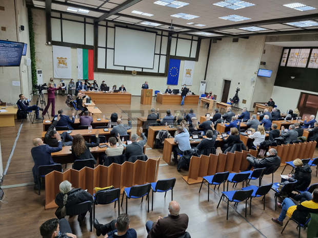 Общинските съветници в Благоевград увеличиха броя на резервните общински жилища, в които да се настанят пострадалите от пожара в града