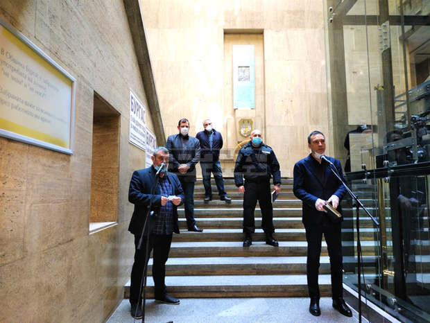 Четири тона спирт, конфискуван от Митница-Бургас, ще бъде предоставен на лечебните заведения в града