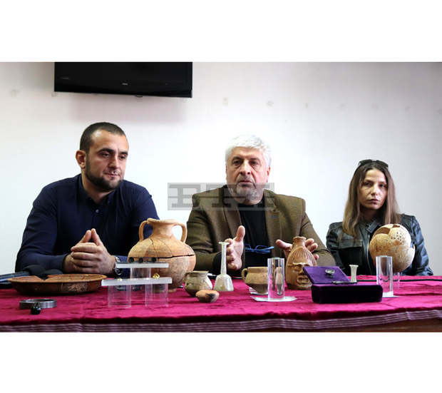 Непокътната от иманяри надгробна могила от римско време проучиха археолози край Лясковец