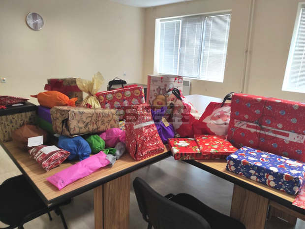 Центърът за обществена подкрепа в Дулово е зарадвал своите потребители с коледни подаръци