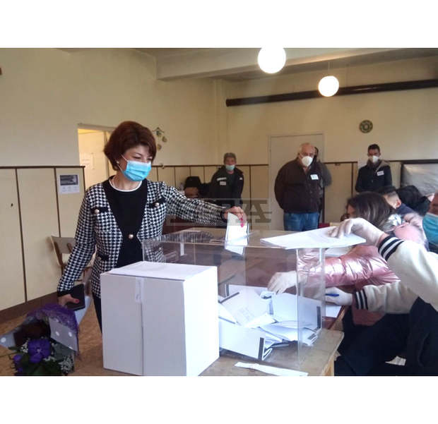 Гласувах, за да продължим да надграждаме постигнатото, заяви водачът на листата на ГЕРБ в Разград Десислава Атанасова