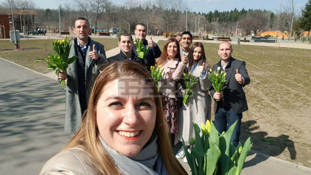 Кандидат-депутатите от ДПС с жест към дамите по повод празника на жената