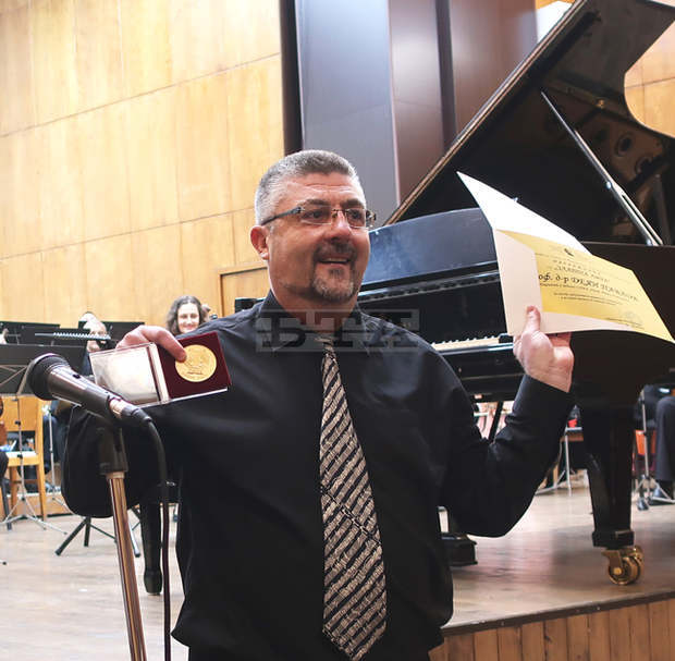 Маестро Деян Павлов получи престижната национална награда "Златна лира" пред почитателите на класиката в Плевен