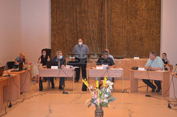 Общинският съвет в Радомир гласува за запазване на училищата в Дрен и Извор като защитени