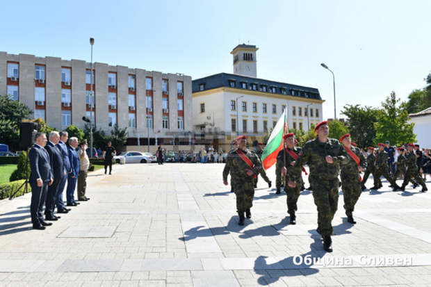 С церемония на площад "Хаджи Димитър" в Сливен бе отбелязан Денят на Независимостта