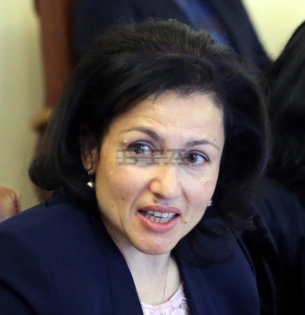 Според министърът на земеделието Десислава Танева всички общински пазари трябва да бъдат отворени, за да се реализира разсада Според министърът на земеделието Десислава Танева всички общински пазари трябва да бъдат отворени, за да се реализира разсада