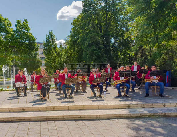Школа за обучение по духови инструменти за деца и възрастни разкрива Духовият оркестър в Търговище