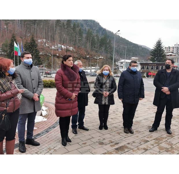 Д-р Даниела Дариткова към жители на Баните: България е на прав път, подкрепете ни, за да довършим започнатото