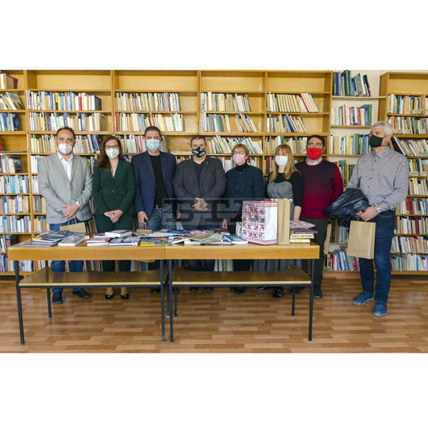 Кандидат-депутатите на ГЕРБ-СДС в Добрич дариха книги за децата и призоваха гражданите да подкрепят читалищните библиотеки
