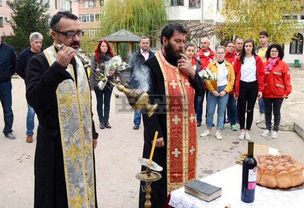 В Добрич бе отслужена панихида за жертвите по пътищата В Добрич бе отслужена панихида за жертвите по пътищата