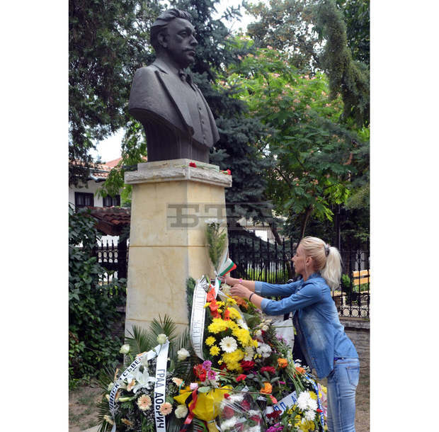 С общоградско поклонение Добрич почете паметта на Апостола в деня на неговото рождение С общоградско поклонение Добрич почете паметта на Апостола в деня на неговото рождение